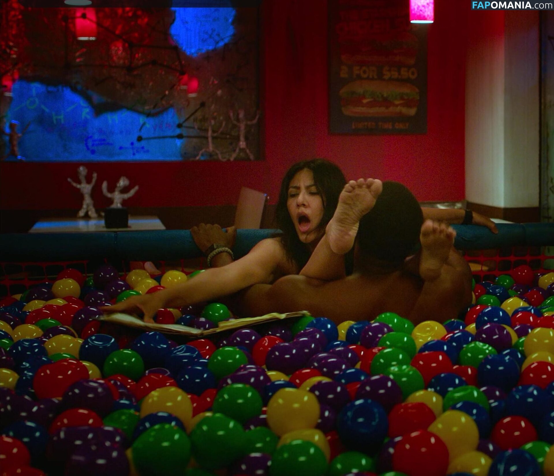 Rosa Diaz Brooklyn Nine-Nine / Stephanie Beatriz / stephaniebeatriz Nud OnlyFans  Fotografie scursă #85