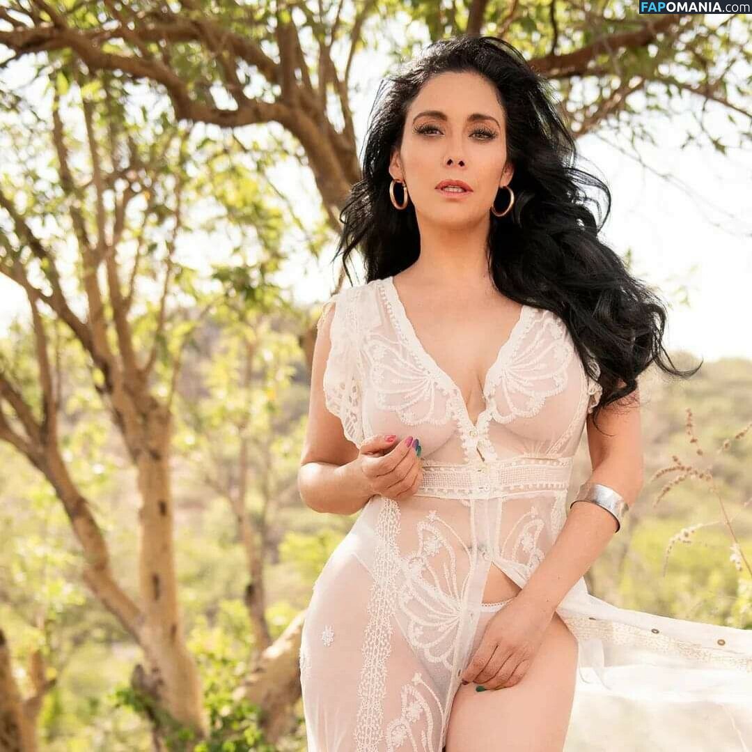 Sugey Abrego / https: / sugeyabrego / sugeyabregotv Nud OnlyFans  Fotografie scursă #38