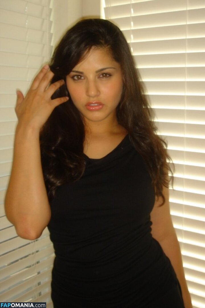 Sunny Leone / https: / sunnyleone Nud OnlyFans  Fotografie scursă #8