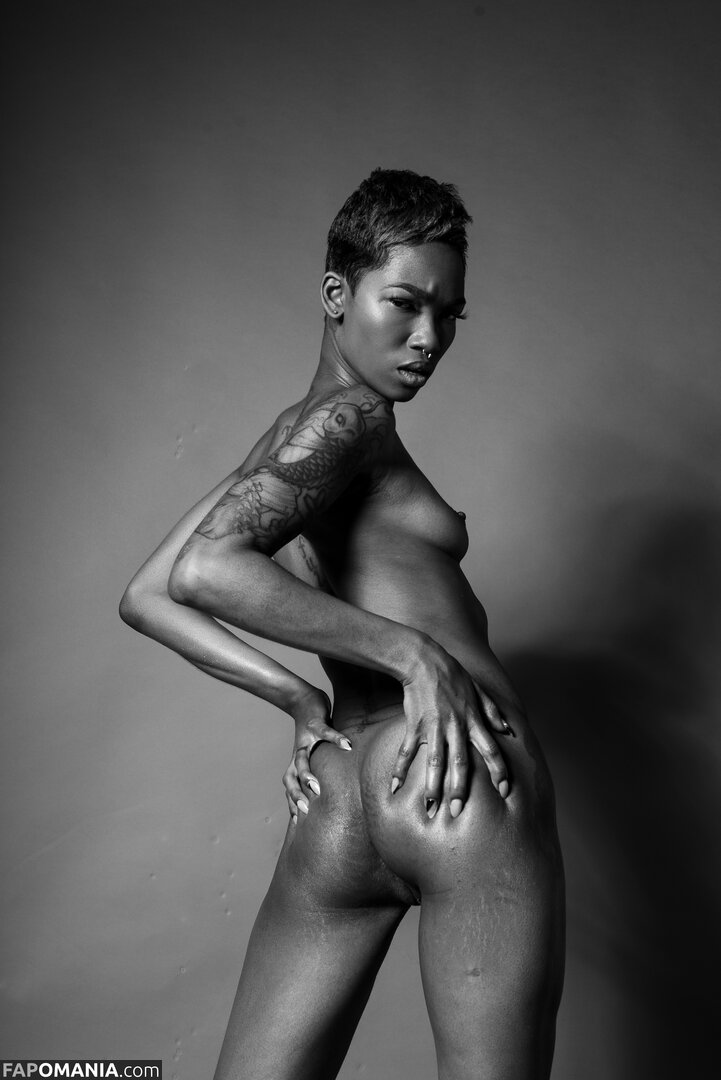 TheRealTiaReid / Tia Reid / corpsdedieu / https: / officialtiareid Nud OnlyFans  Fotografie scursă #12