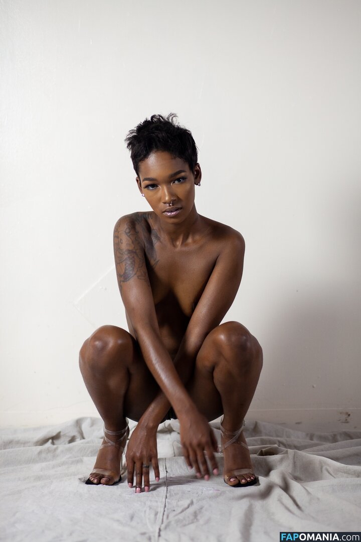 TheRealTiaReid / Tia Reid / corpsdedieu / https: / officialtiareid Nud OnlyFans  Fotografie scursă #14