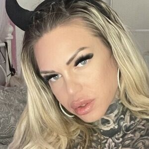 TS-MiaDeluxxe Transgirl