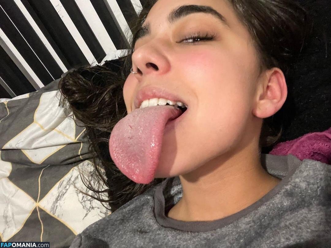 longuetongueegirl_ / noaablaancoo / u489105211 Nud OnlyFans  Fotografie scursă #5