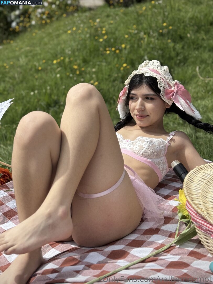 Valberriesmot Nud OnlyFans  Fotografie scursă #5