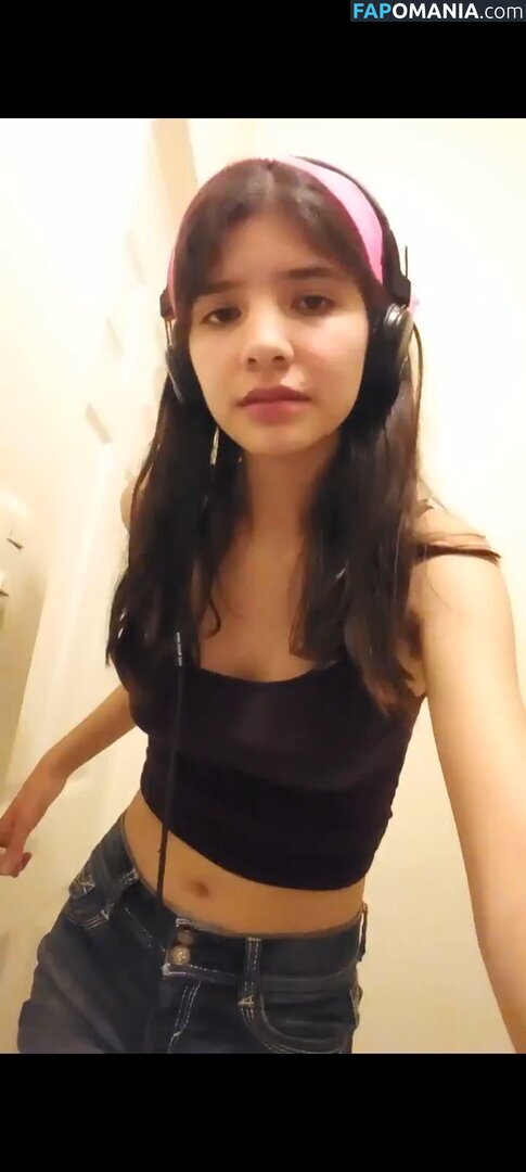 ValeCast0705 / Valeria Castañeda Nud OnlyFans  Fotografie scursă #2
