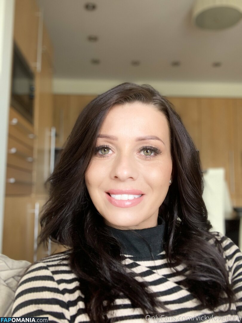 vickiebrownofficial / vickyloveporn Nud OnlyFans  Fotografie scursă #19