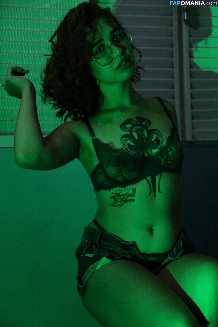 Von Poison / VonPoison_ / https: / von_poison / vonpoison Nud OnlyFans  Fotografie scursă #3