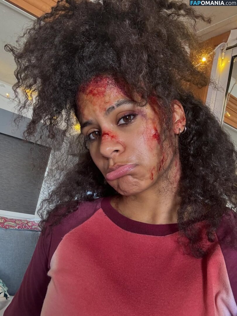 Zazie Beetz / zaziebeetz Nud OnlyFans  Fotografie scursă #5