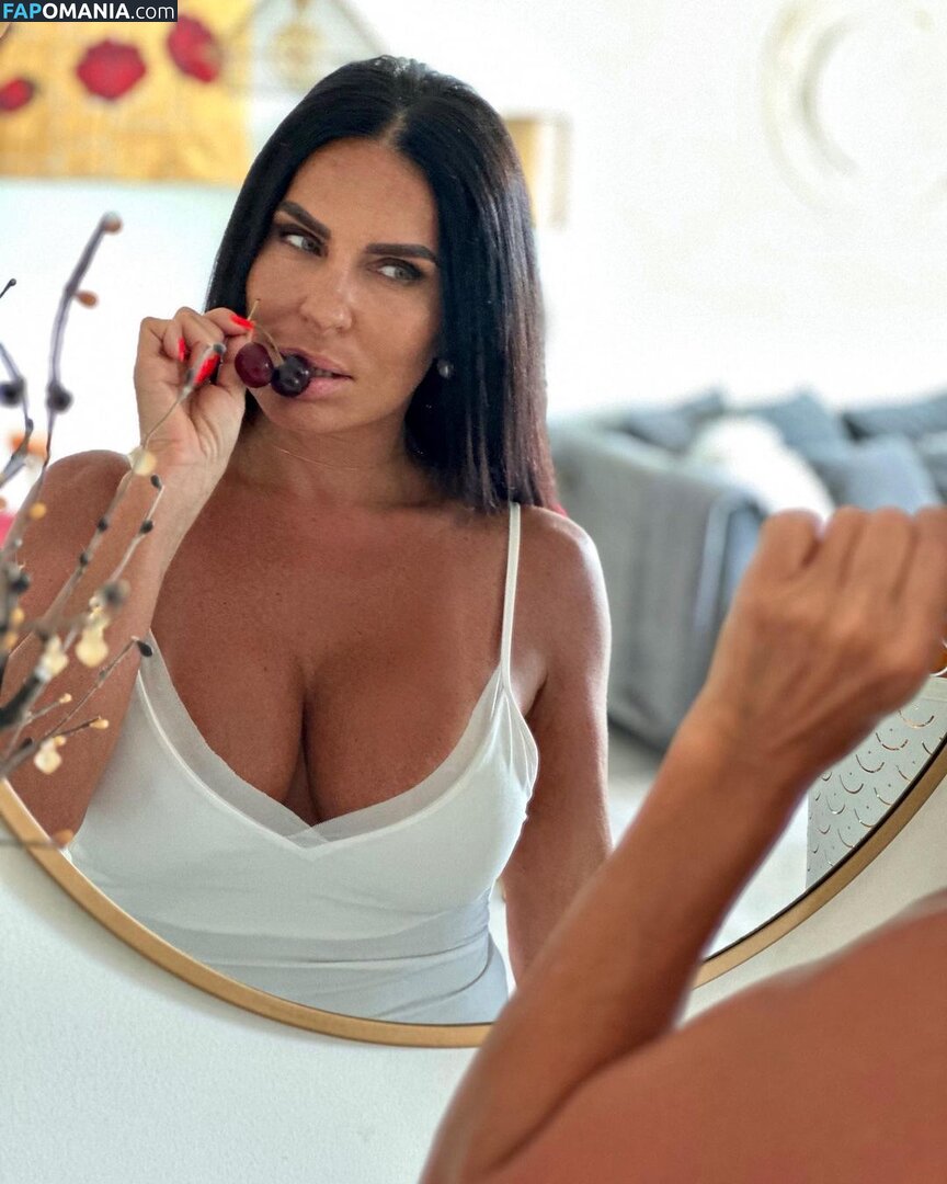 Zdlena Vitaly's Mom Nud OnlyFans  Fotografie scursă #3